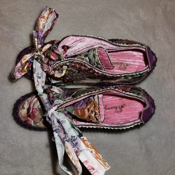 Floral cottage core vintage retro styled shoes - Picture 8 of 9